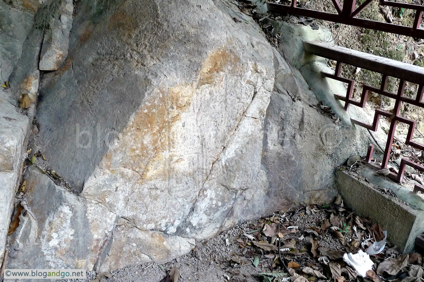 Lantau Trail 9 - Shek Pik Rock Carving